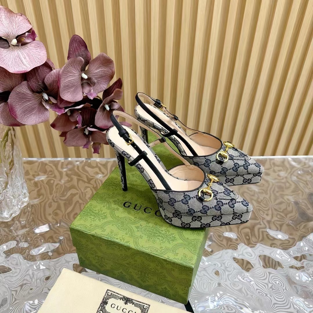 詳細な写真と価格については私に連絡してください。