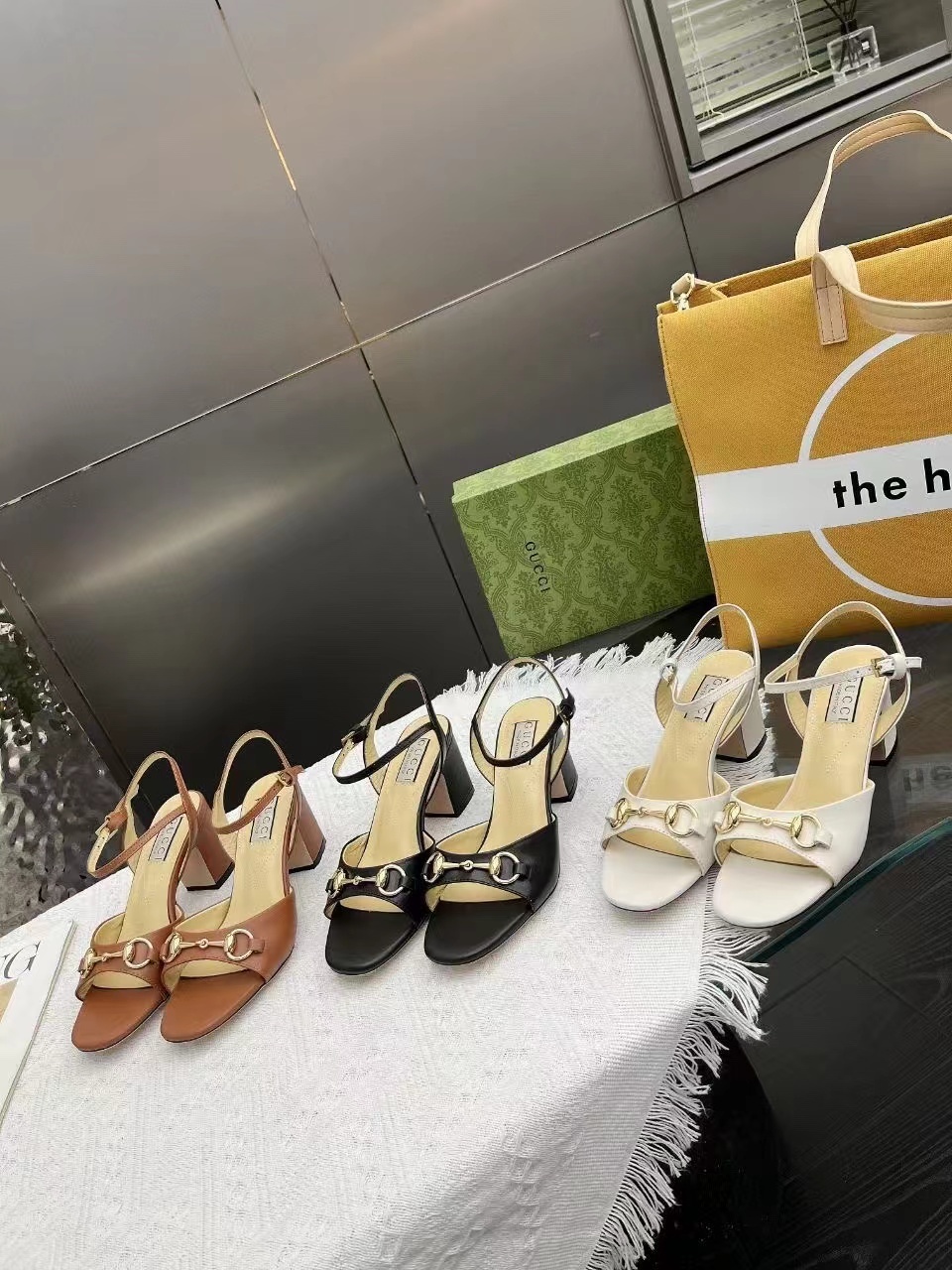 詳細な写真と価格については私に連絡してください。