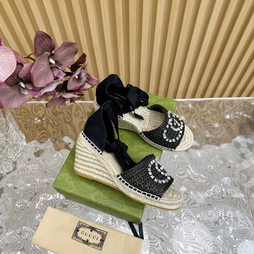 詳細な写真と価格については私に連絡してください。