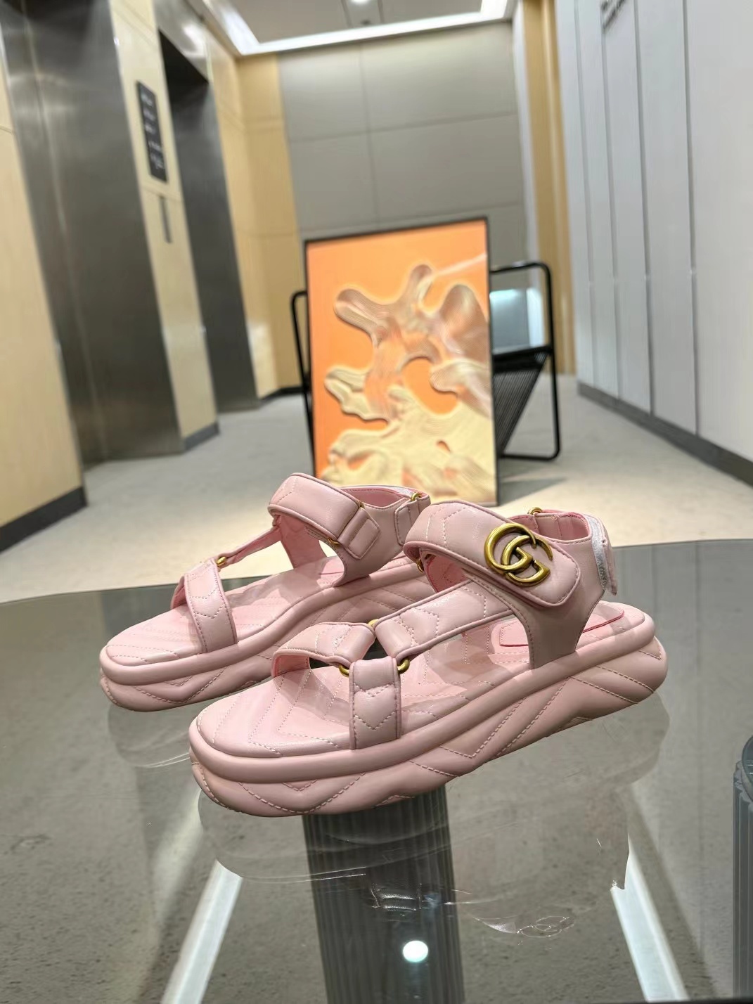 詳細な写真と価格については私に連絡してください。