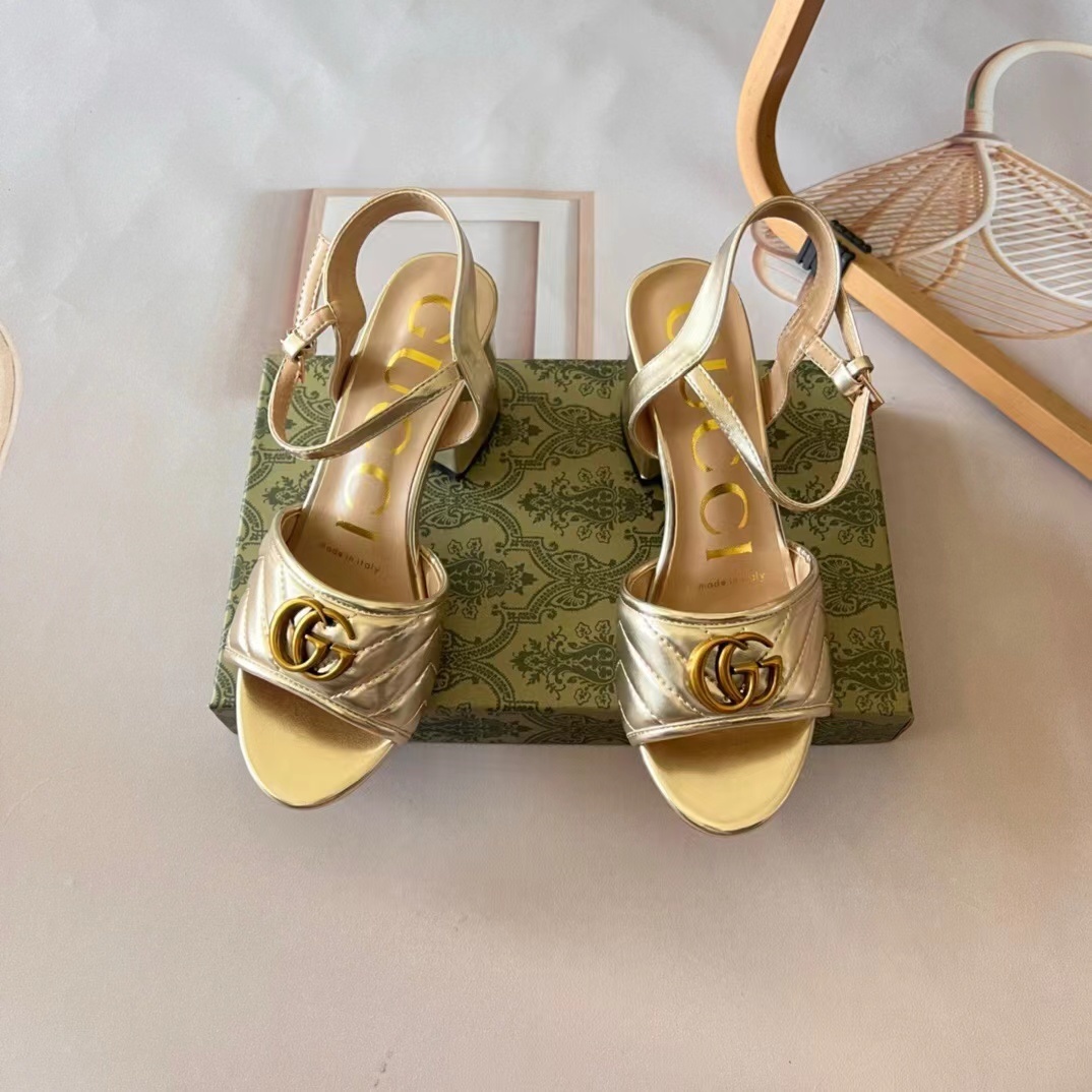 詳細な写真と価格については私に連絡してください。