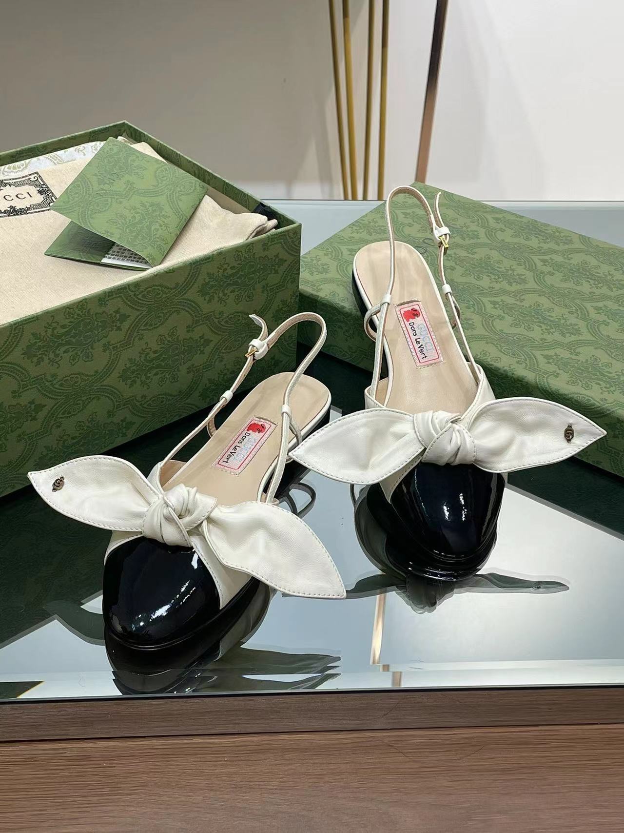 詳細な写真と価格については私に連絡してください。