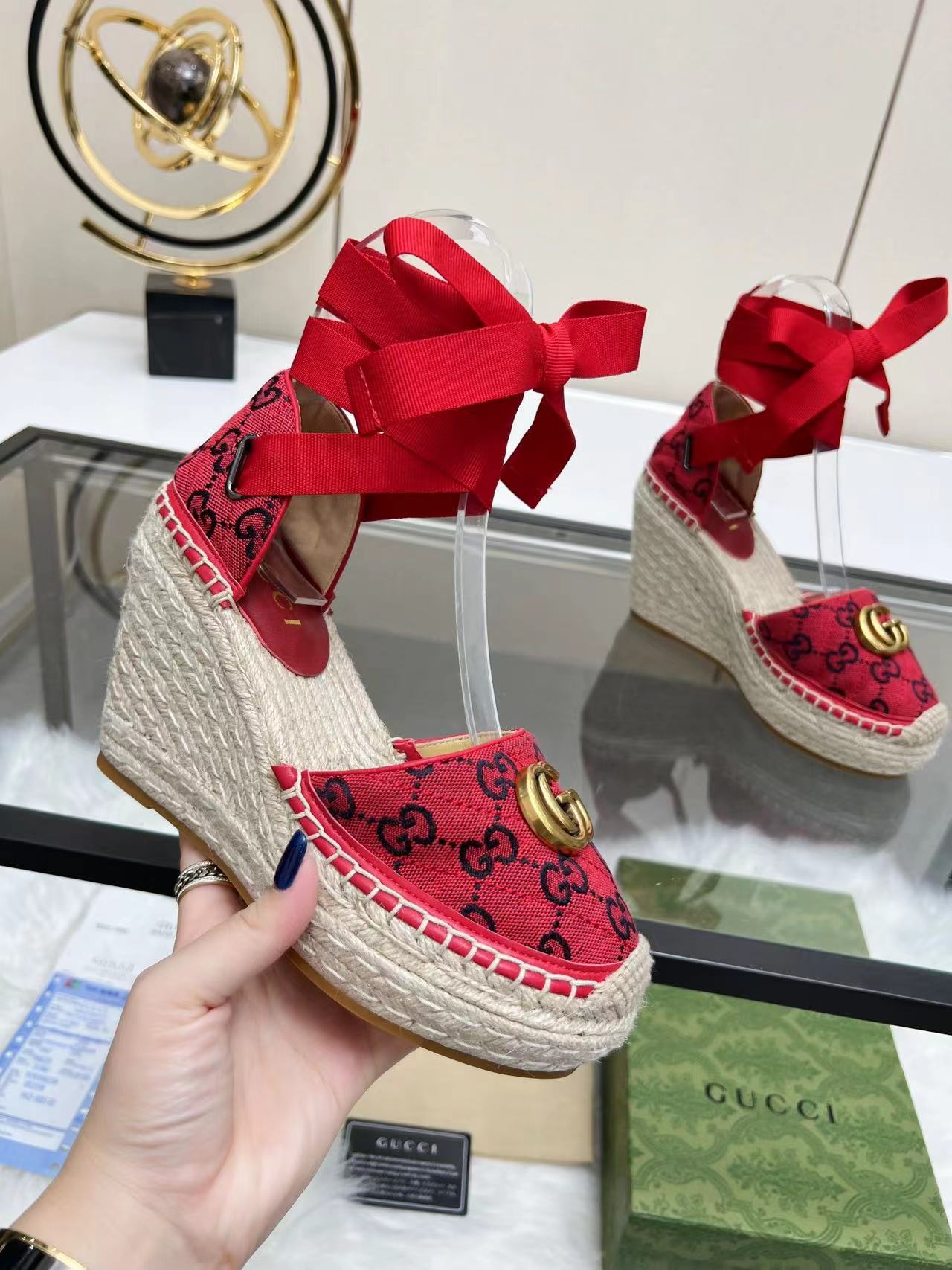 詳細な写真と価格については私に連絡してください。