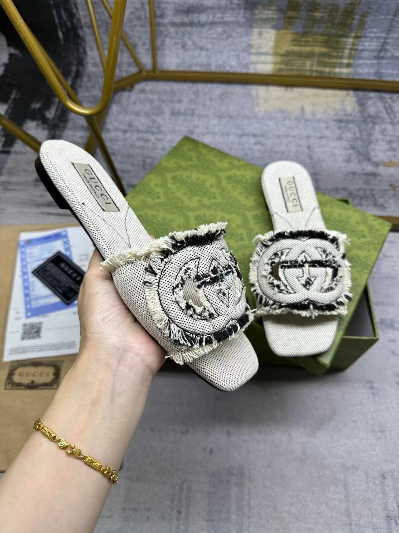 詳細な写真と価格については私に連絡してください。