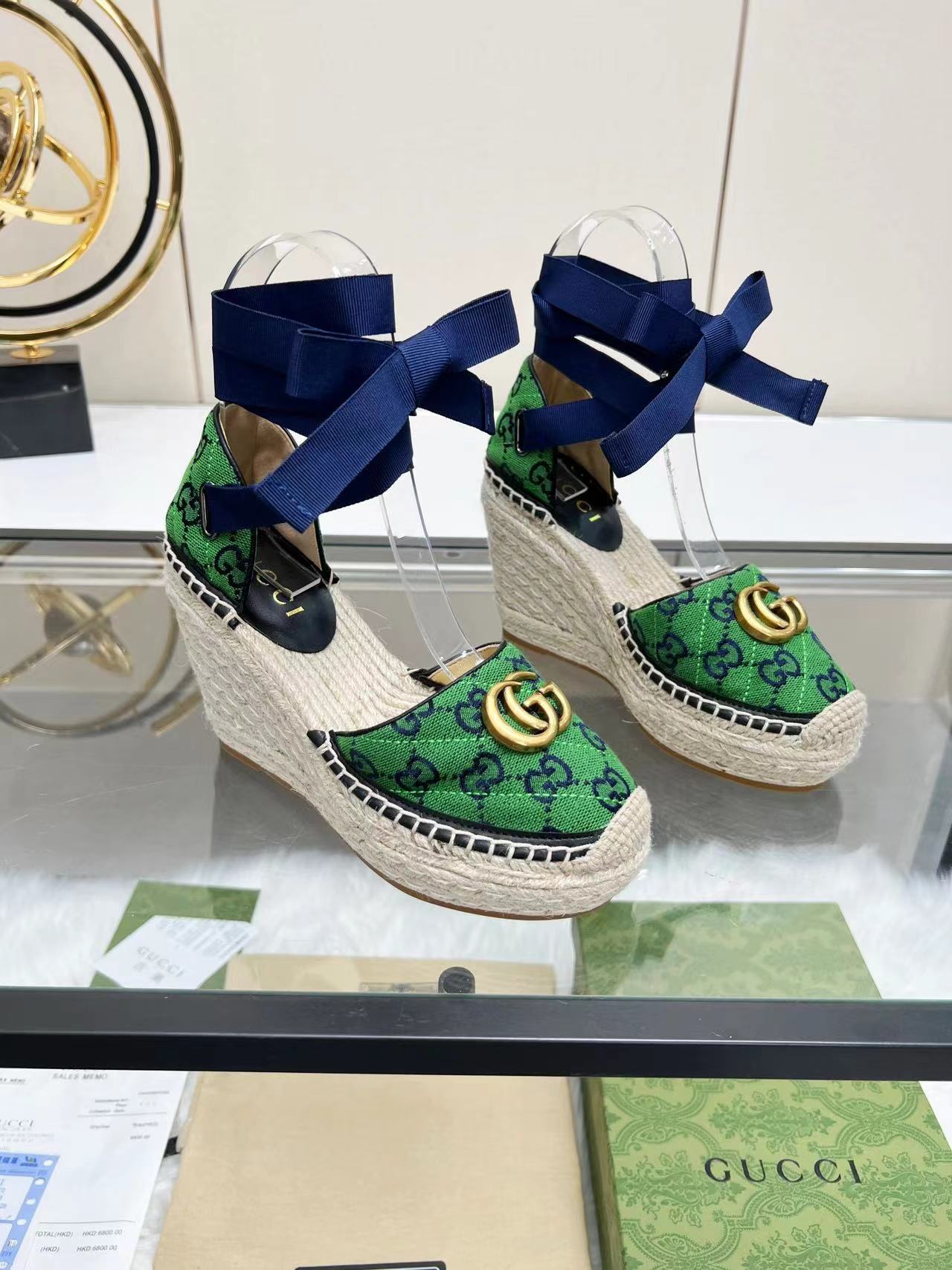 詳細な写真と価格については私に連絡してください。