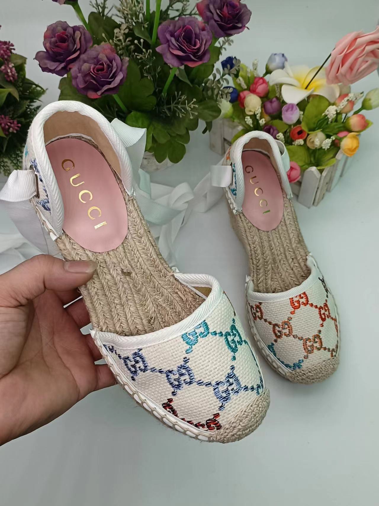 詳細な写真と価格については私に連絡してください。