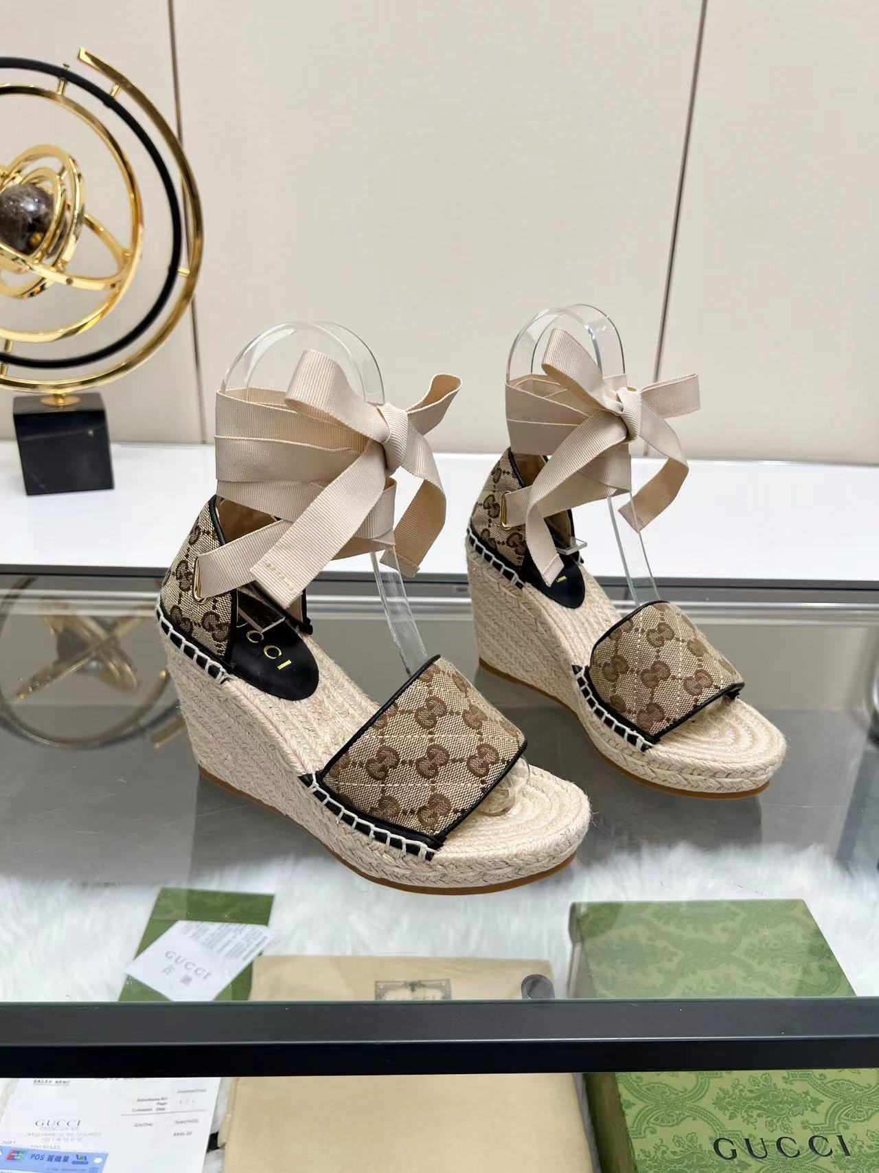 詳細な写真と価格については私に連絡してください。