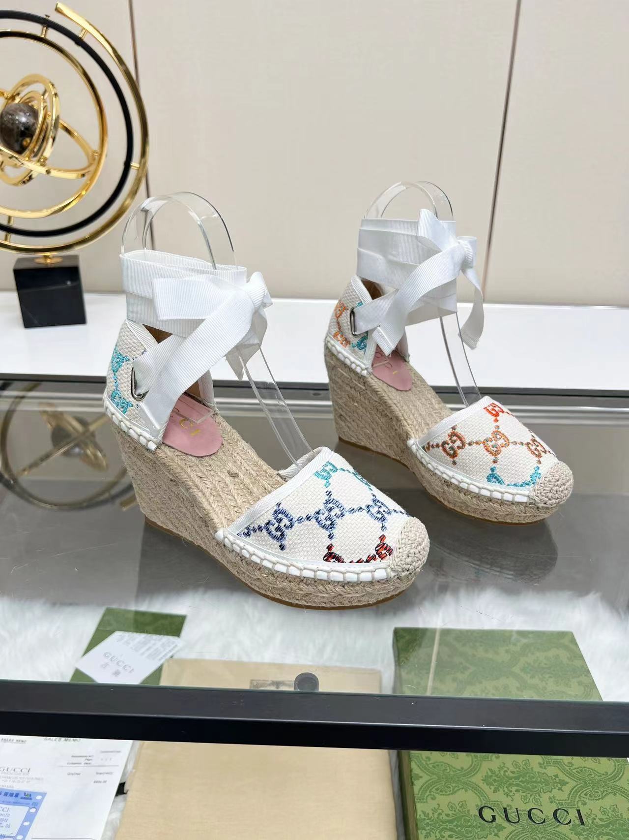 詳細な写真と価格については私に連絡してください。