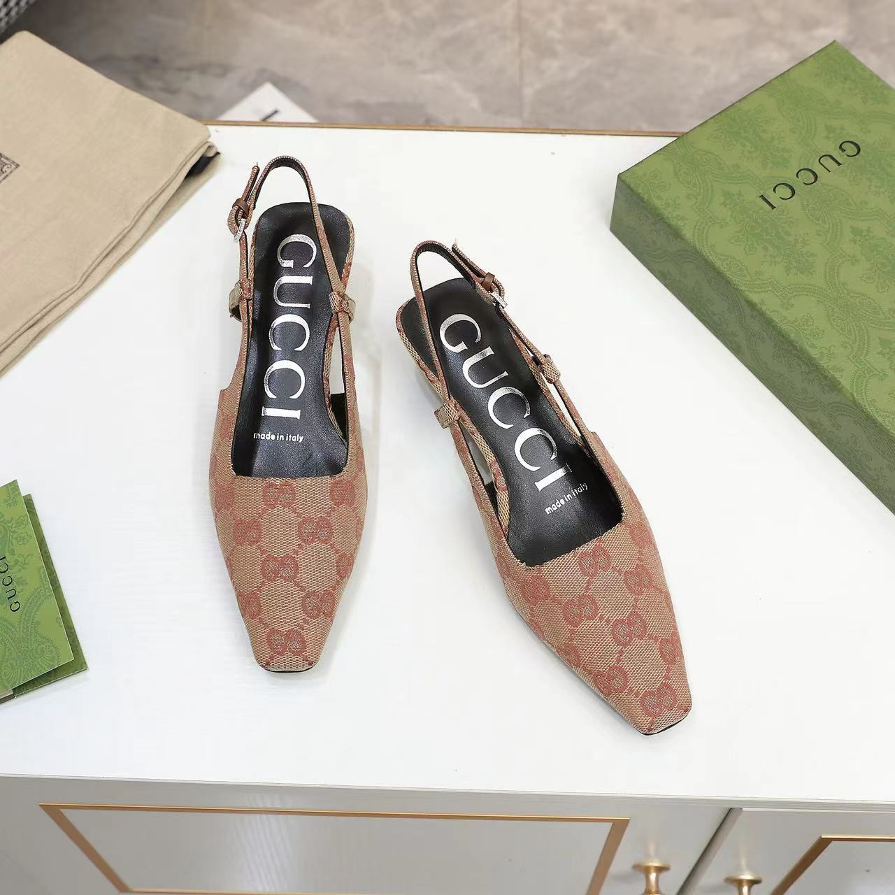 詳細な写真と価格については私に連絡してください。