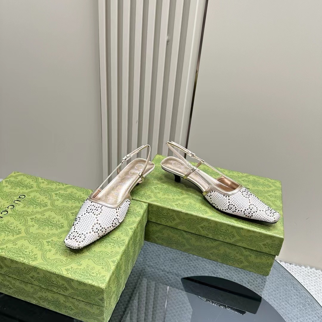 詳細な写真と価格については私に連絡してください。