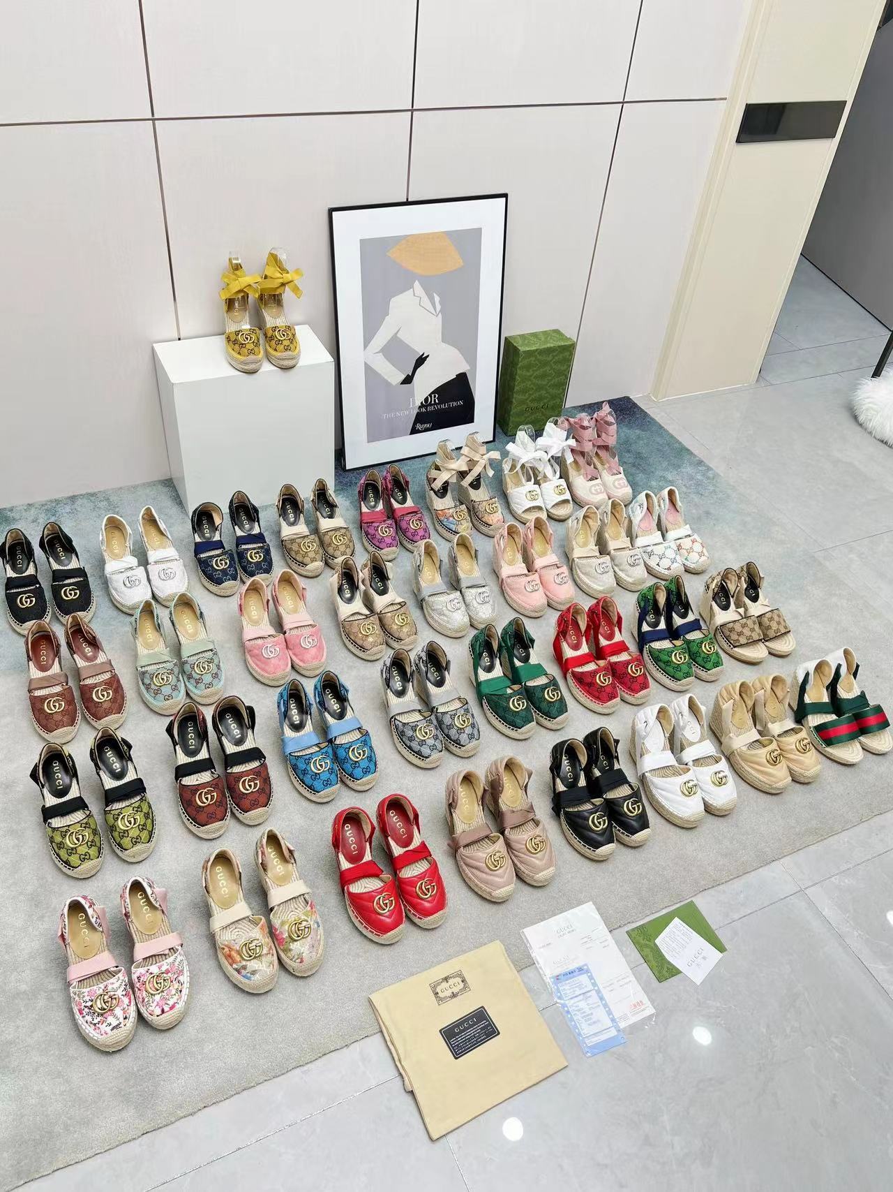 詳細な写真と価格については私に連絡してください。