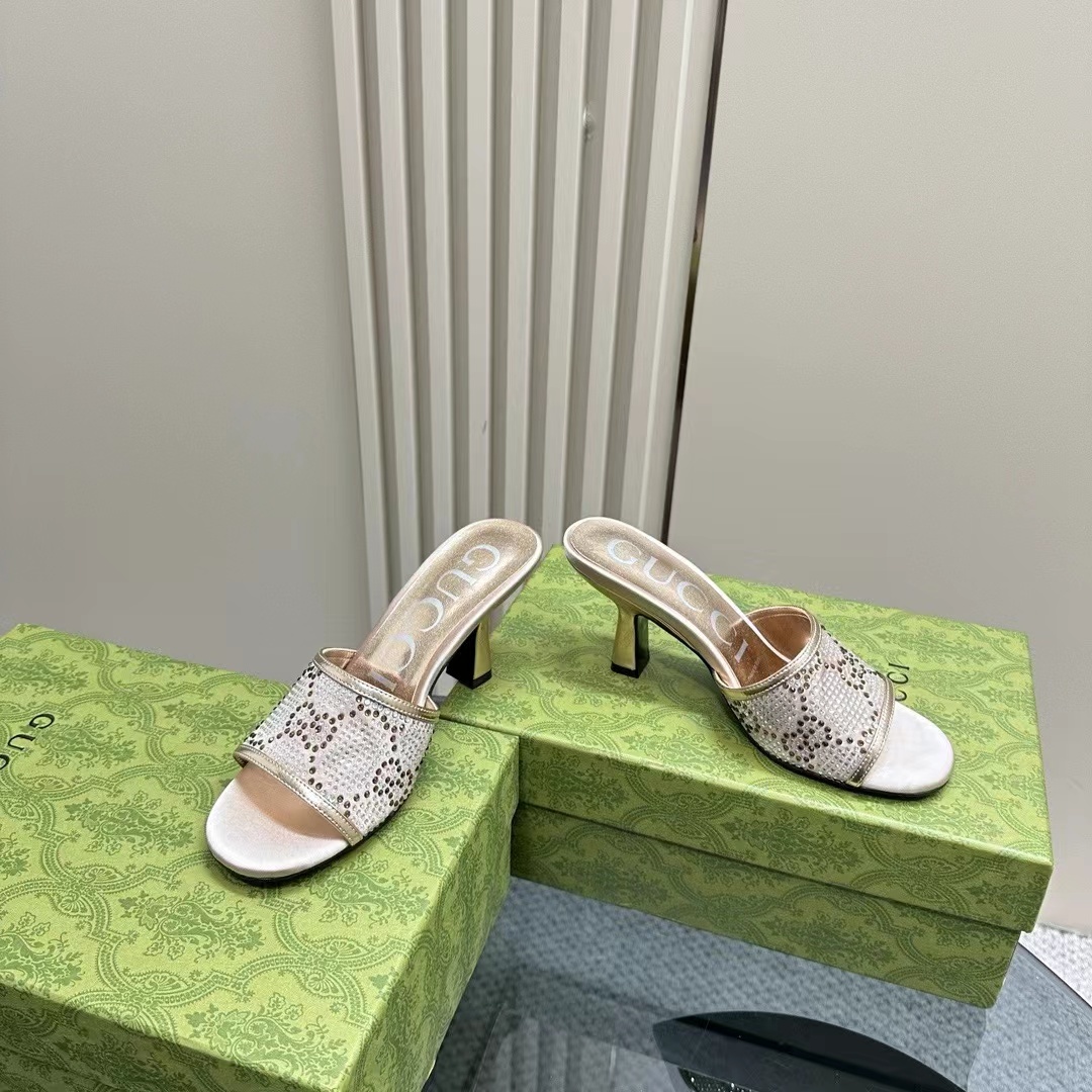 詳細な写真と価格については私に連絡してください。