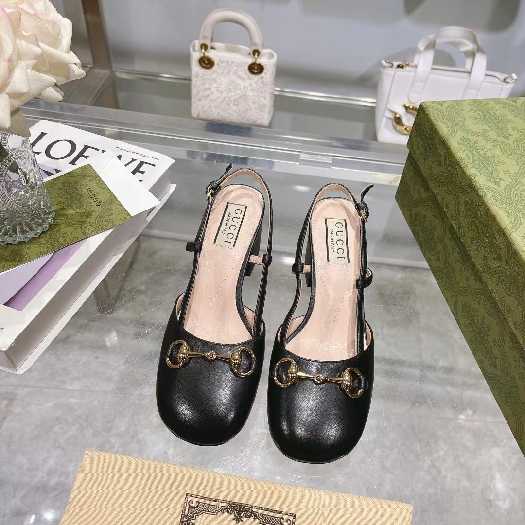 詳細な写真と価格については私に連絡してください。