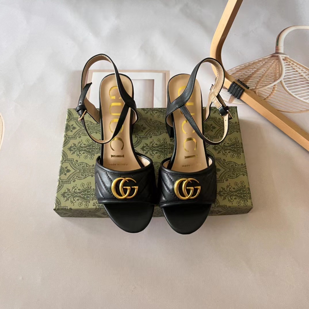 詳細な写真と価格については私に連絡してください。