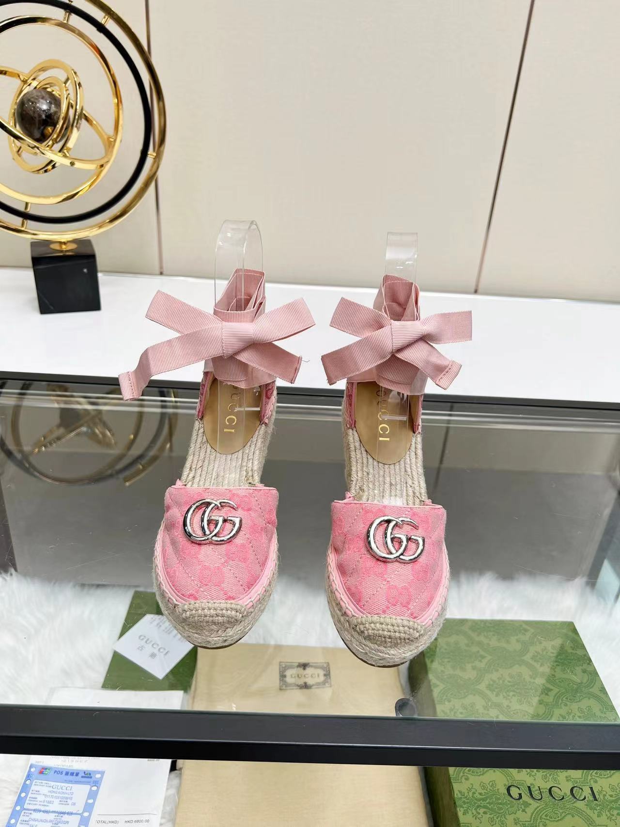 詳細な写真と価格については私に連絡してください。