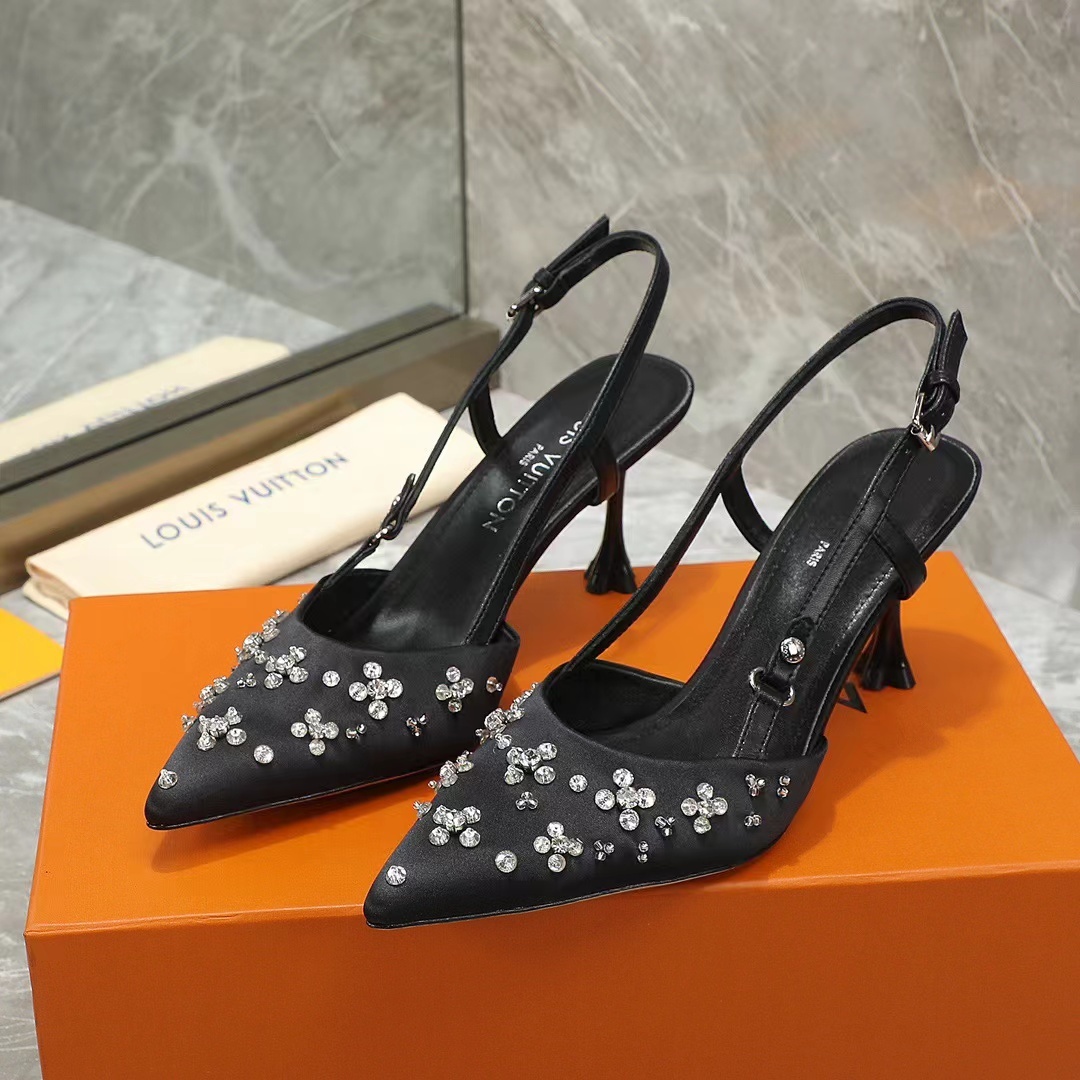 詳細な写真と価格については私に連絡してください。