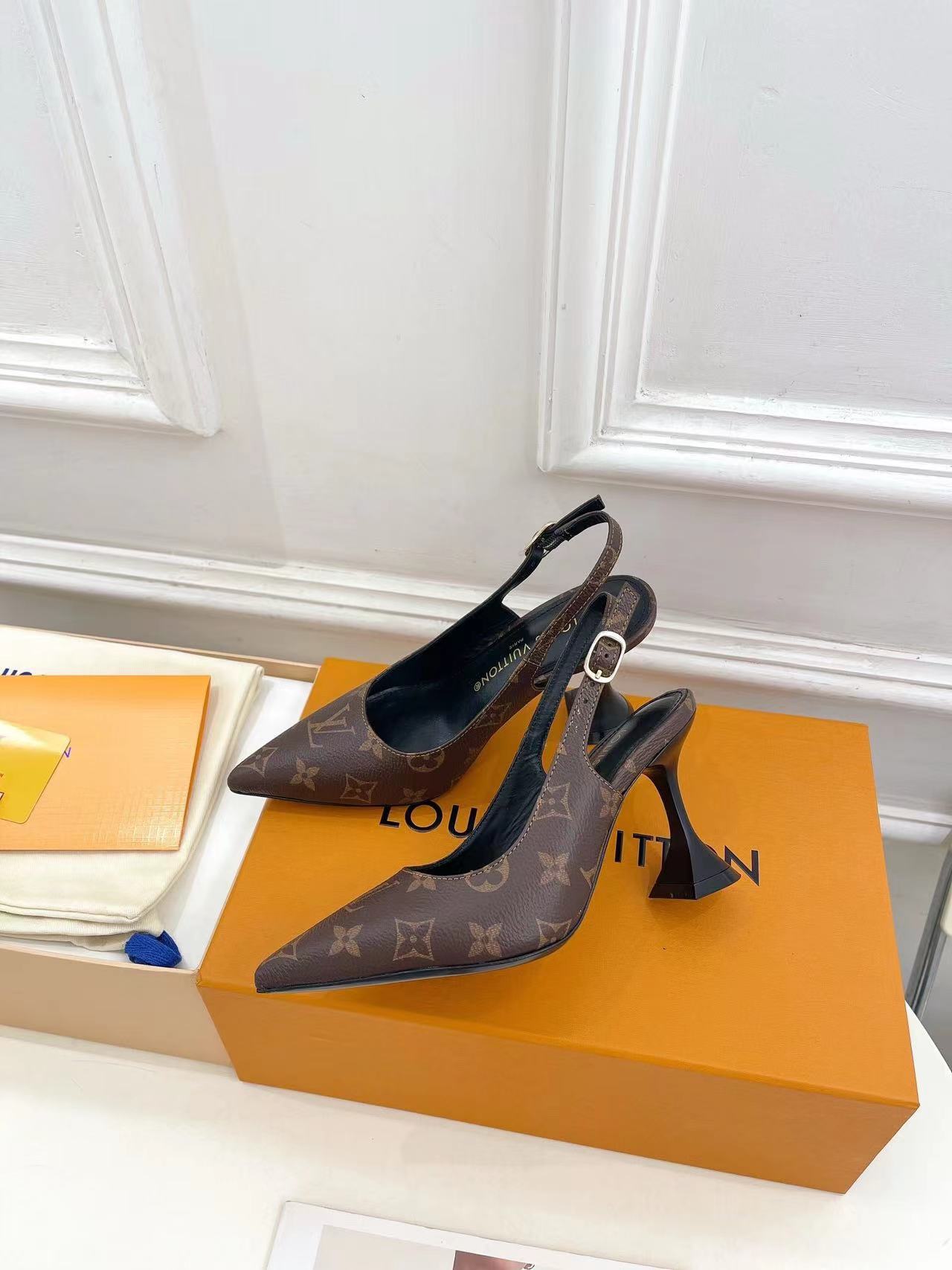 詳細な写真と価格については私に連絡してください。