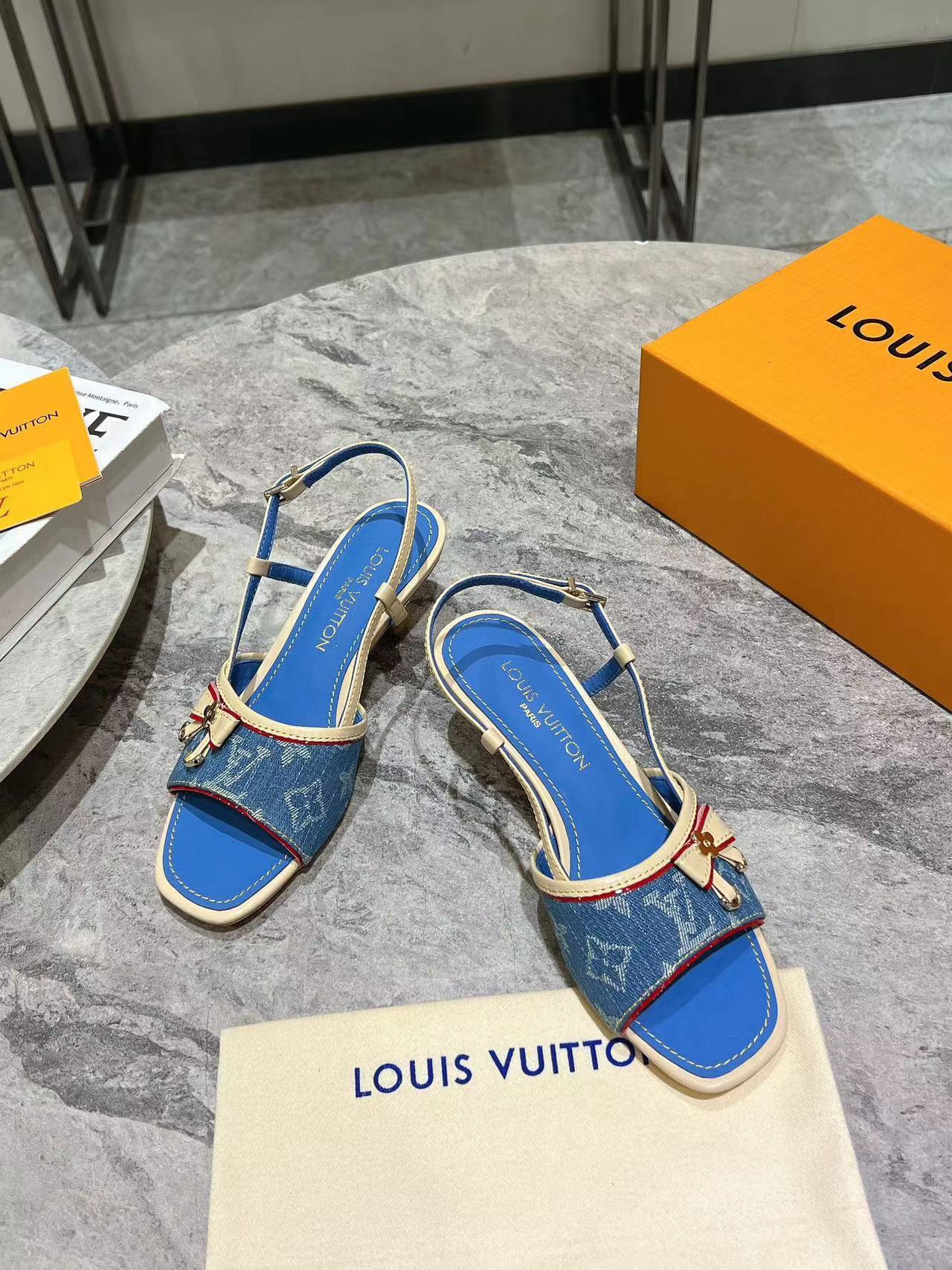 詳細な写真と価格については私に連絡してください。