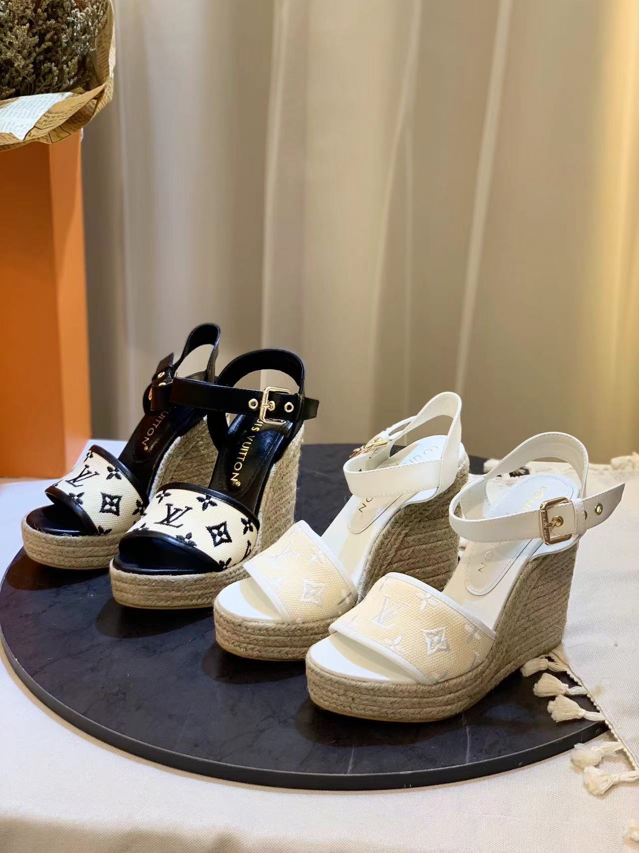 詳細な写真と価格については私に連絡してください。