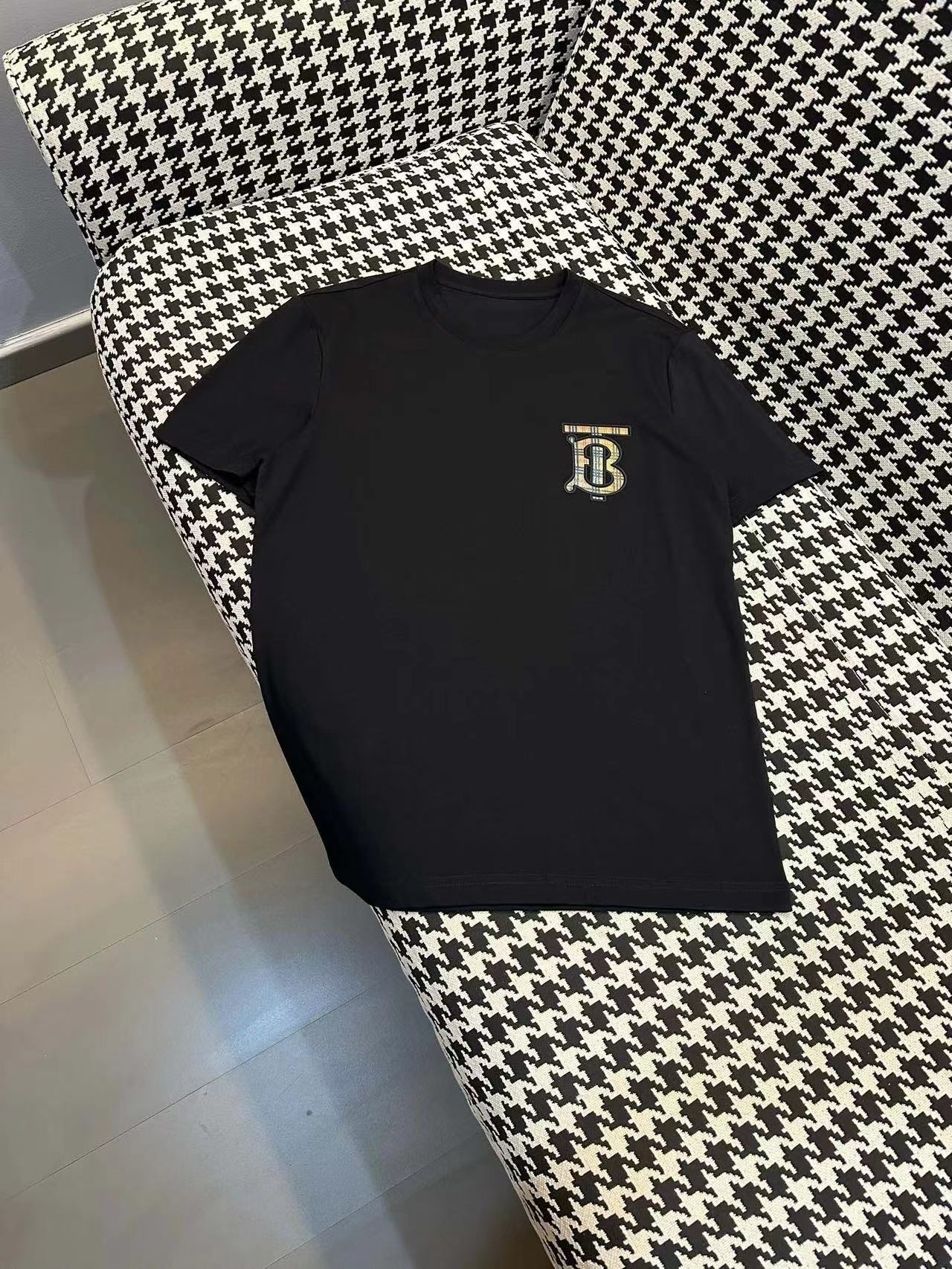 詳細な写真と価格については私に連絡してください。