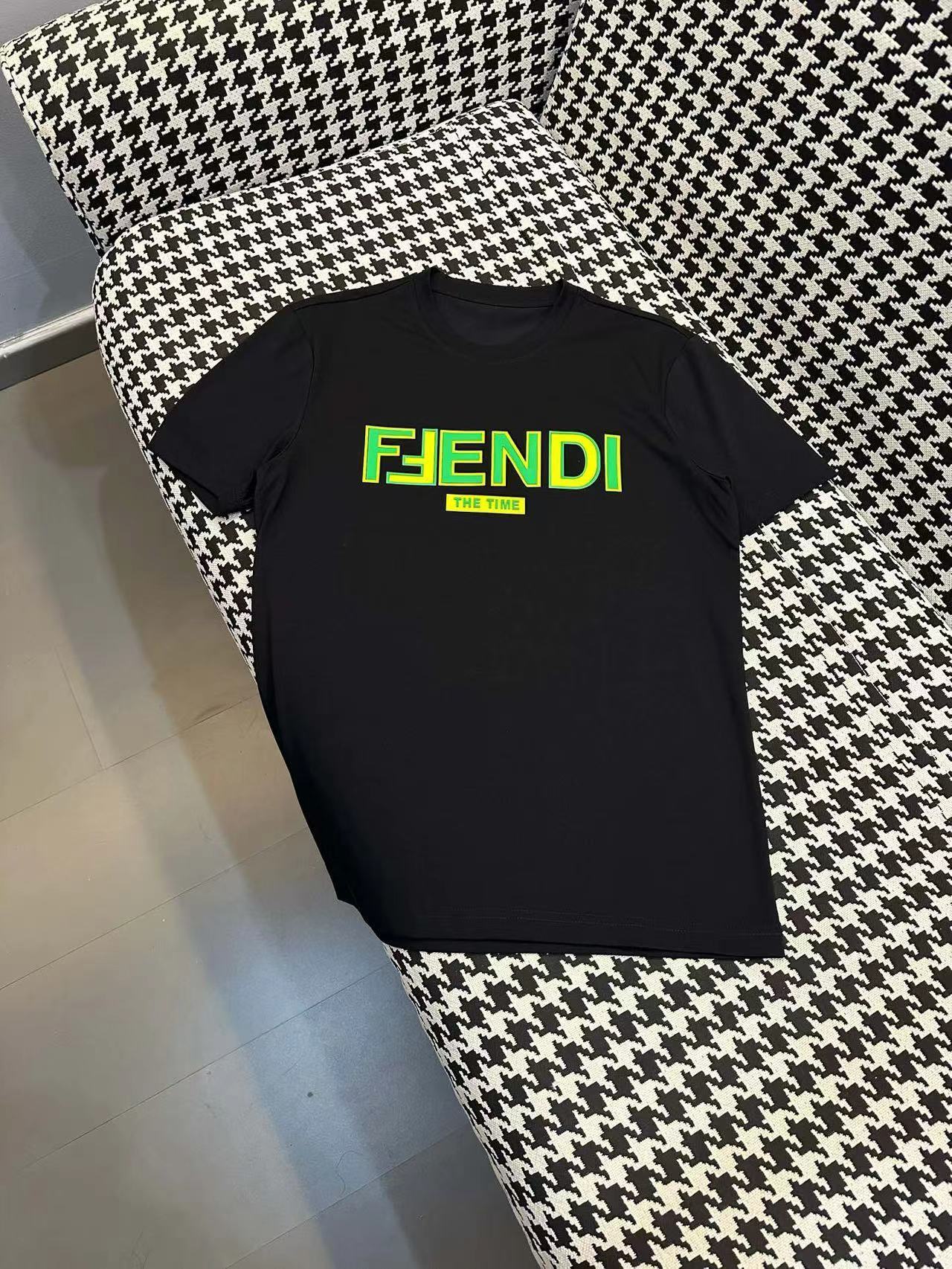 詳細な写真と価格については私に連絡してください。