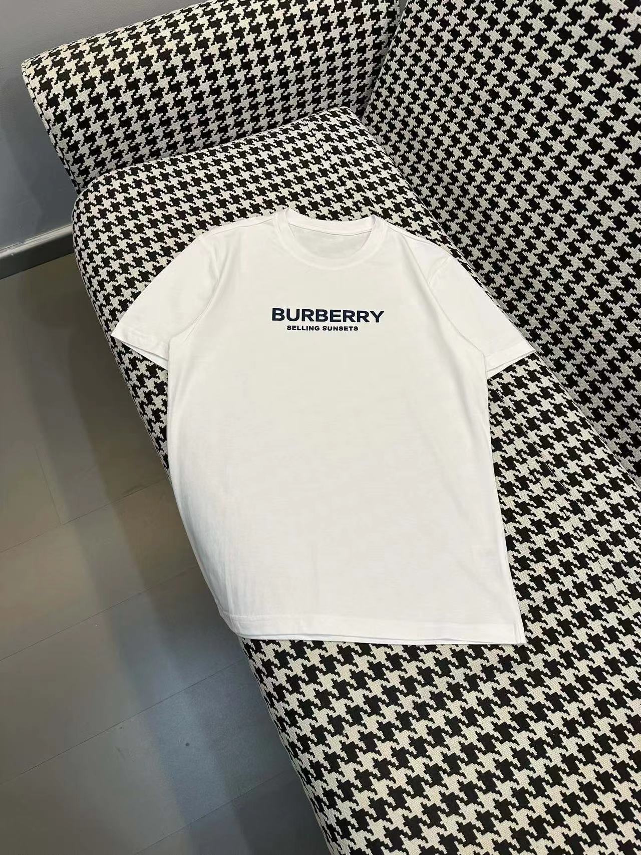 詳細な写真と価格については私に連絡してください。