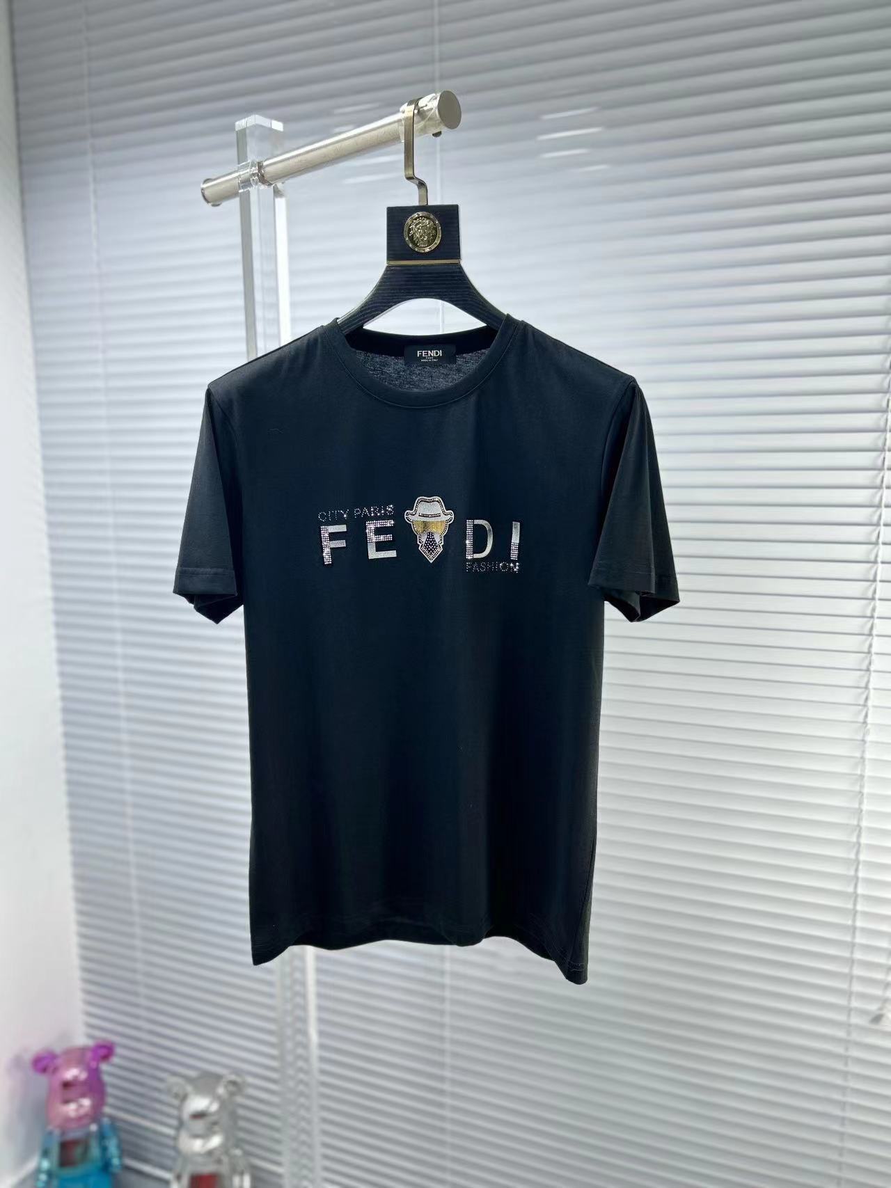 詳細な写真と価格については私に連絡してください。