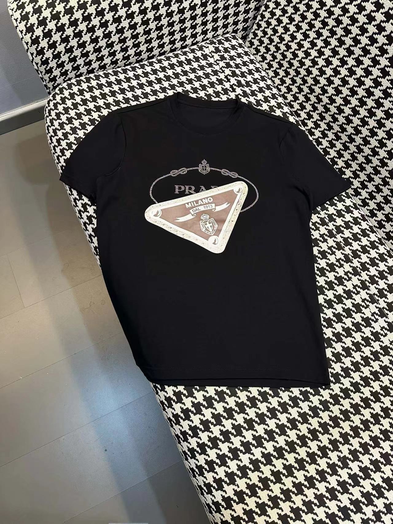 詳細な写真と価格については私に連絡してください。