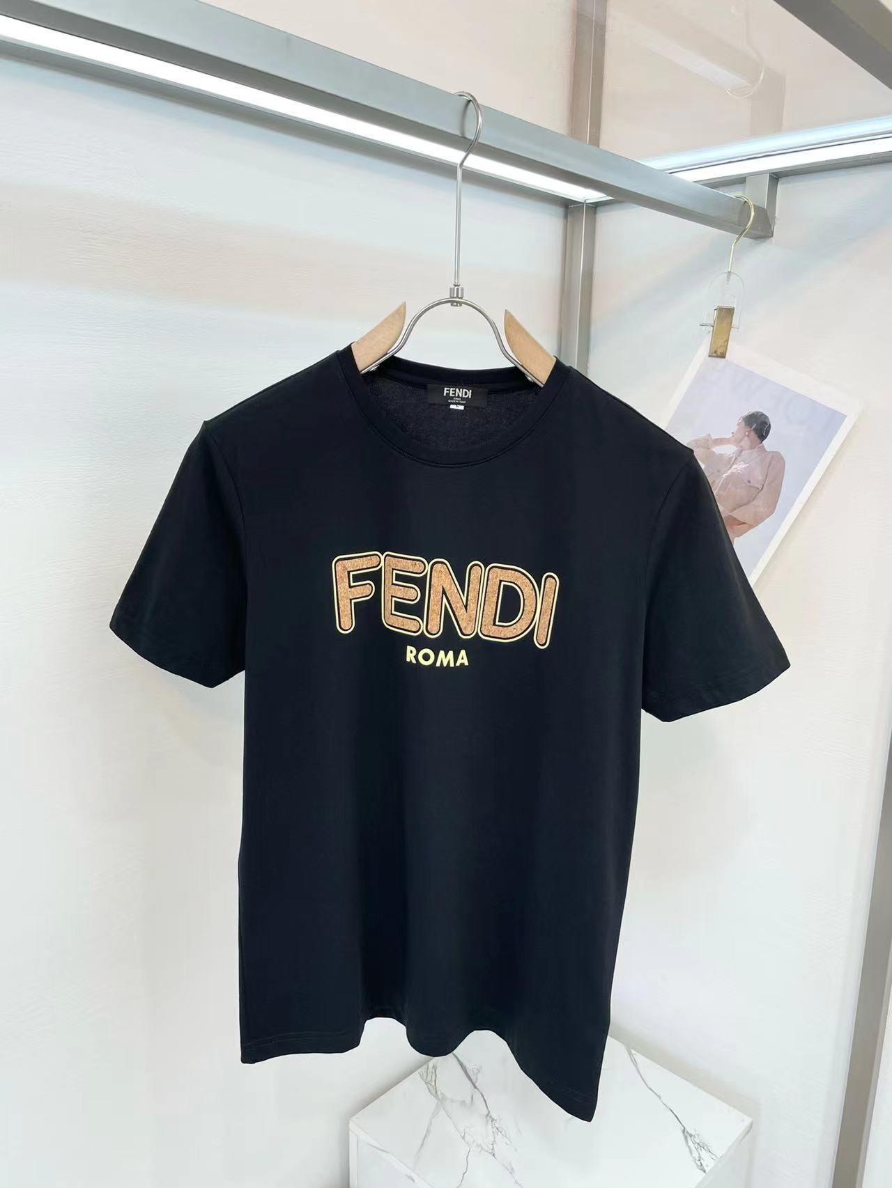 詳細な写真と価格については私に連絡してください。