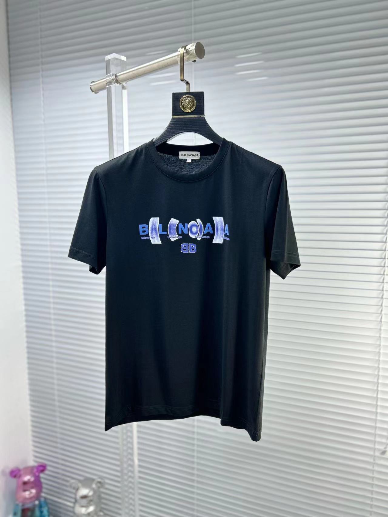 詳細な写真と価格については私に連絡してください。