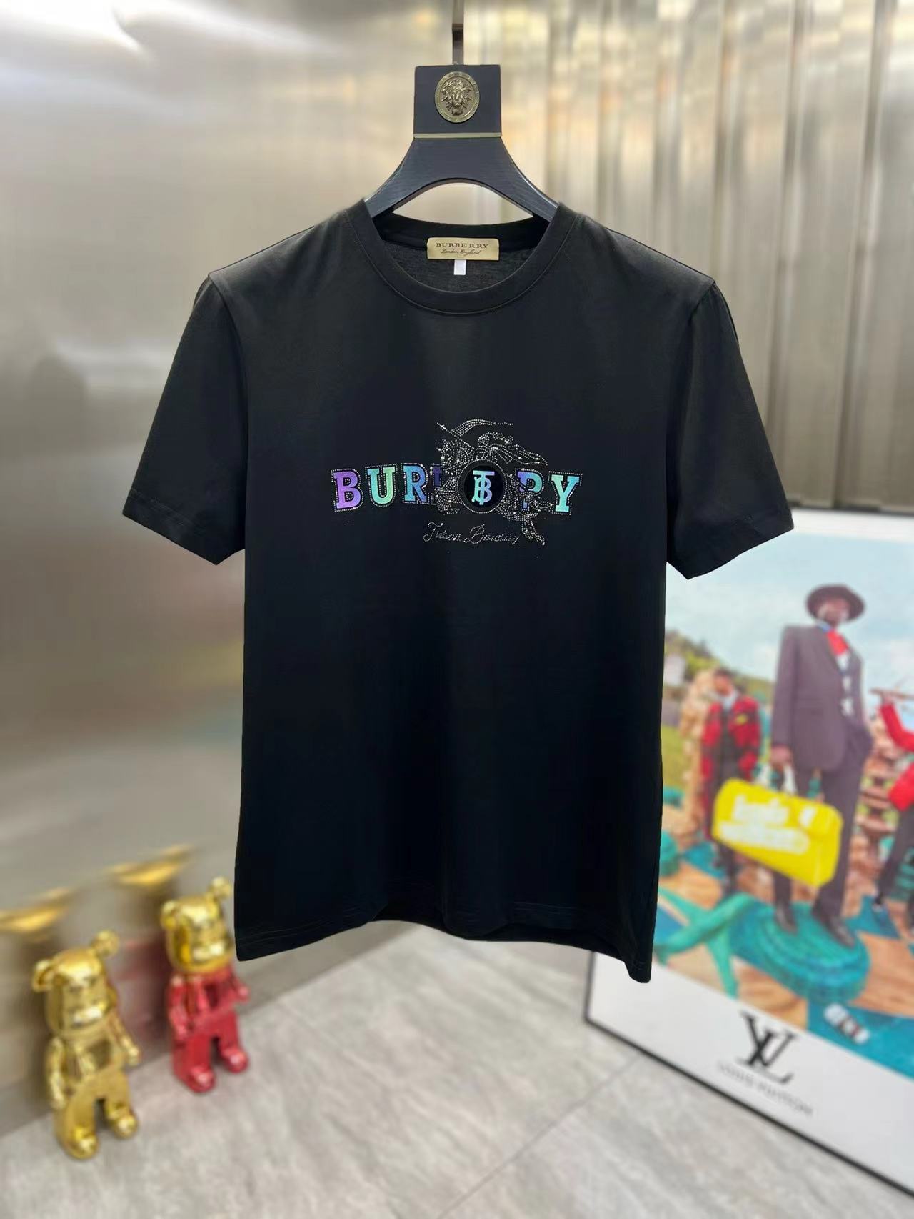 詳細な写真と価格については私に連絡してください。