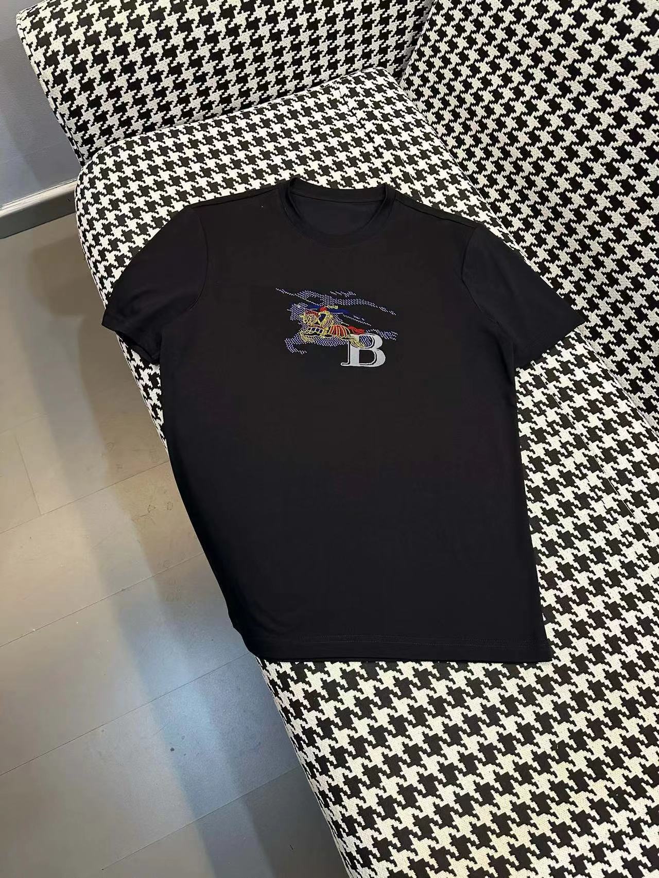 詳細な写真と価格については私に連絡してください。