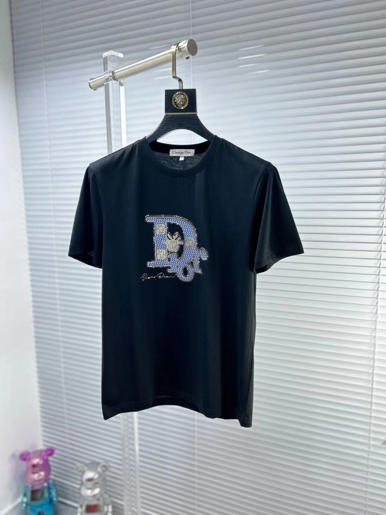 詳細な写真と価格については私に連絡してください。