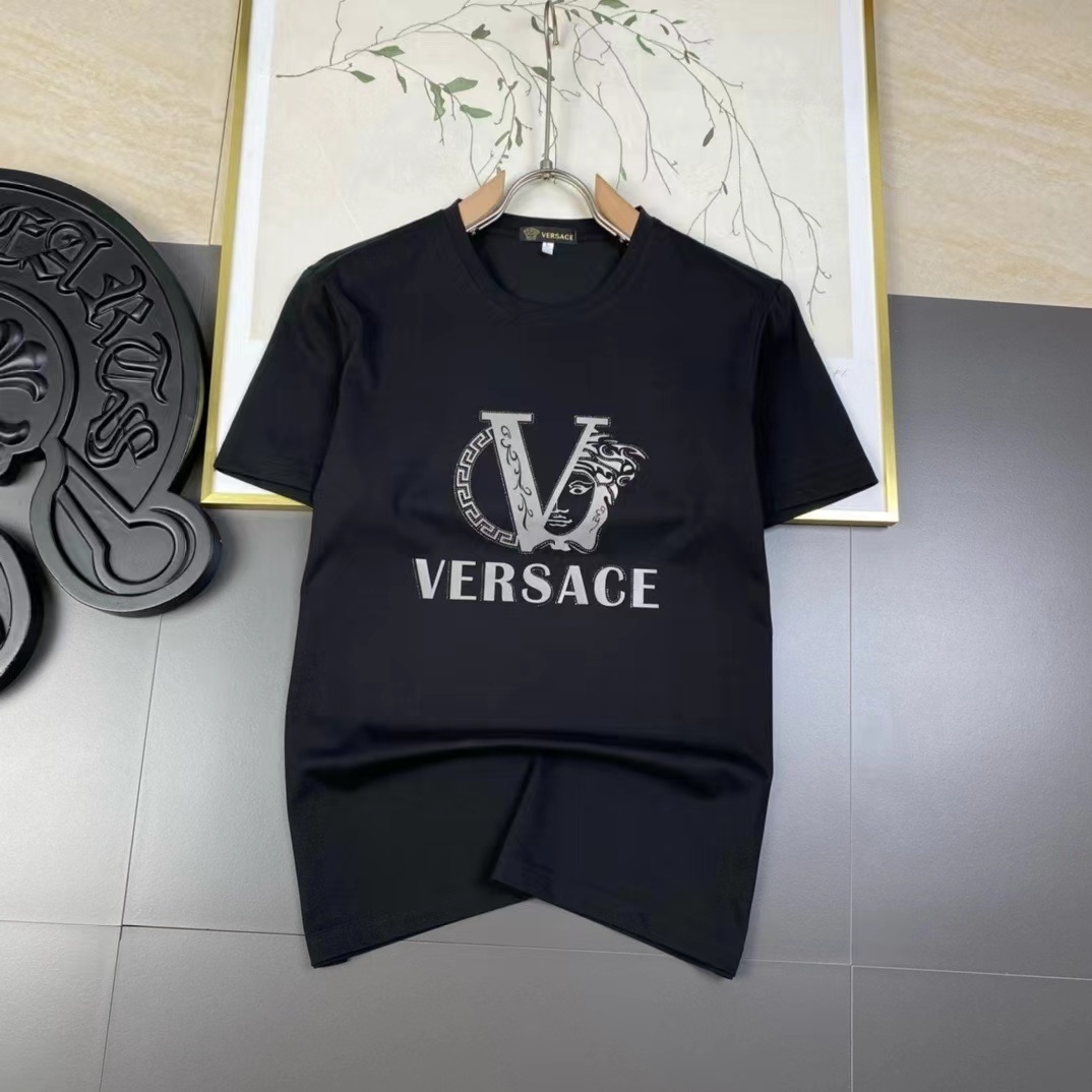 詳細な写真と価格については私に連絡してください。