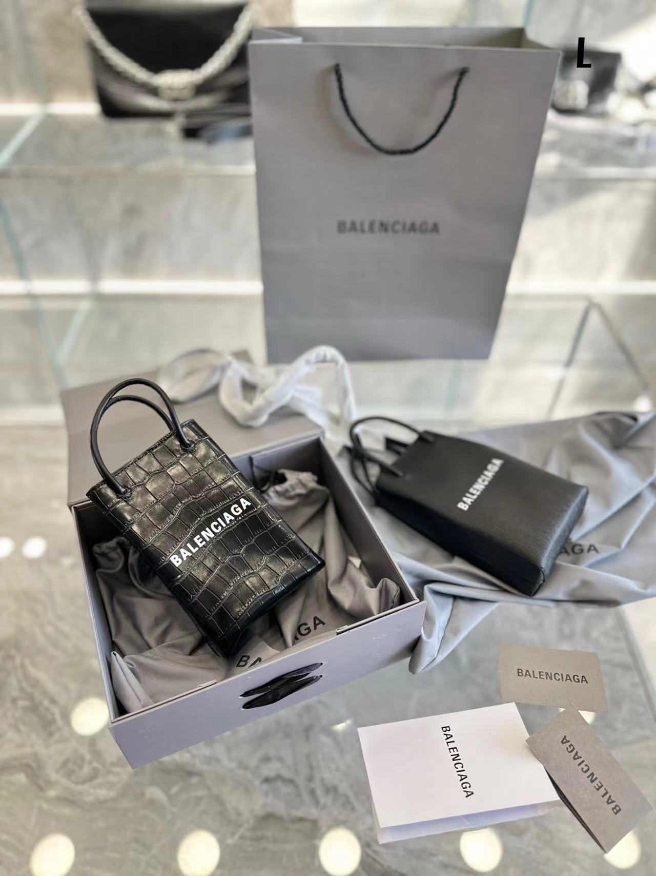 詳細な写真と価格については私に連絡してください