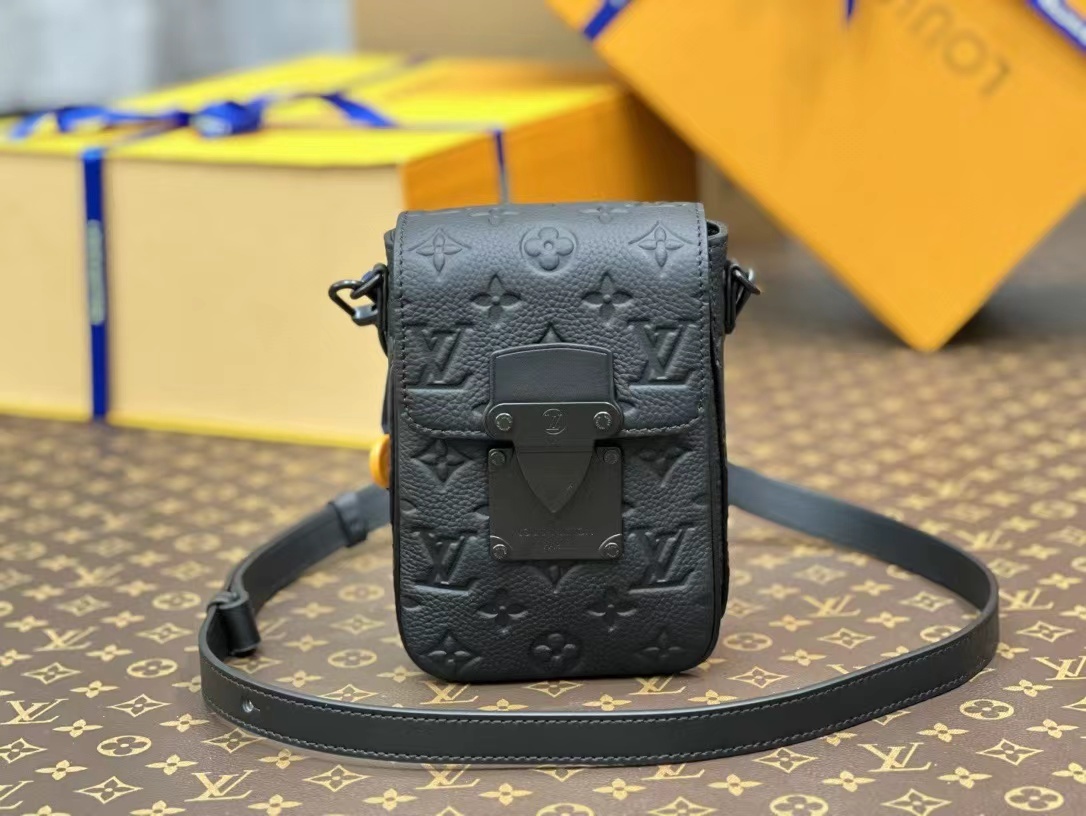 詳細な写真と価格については私に連絡してください