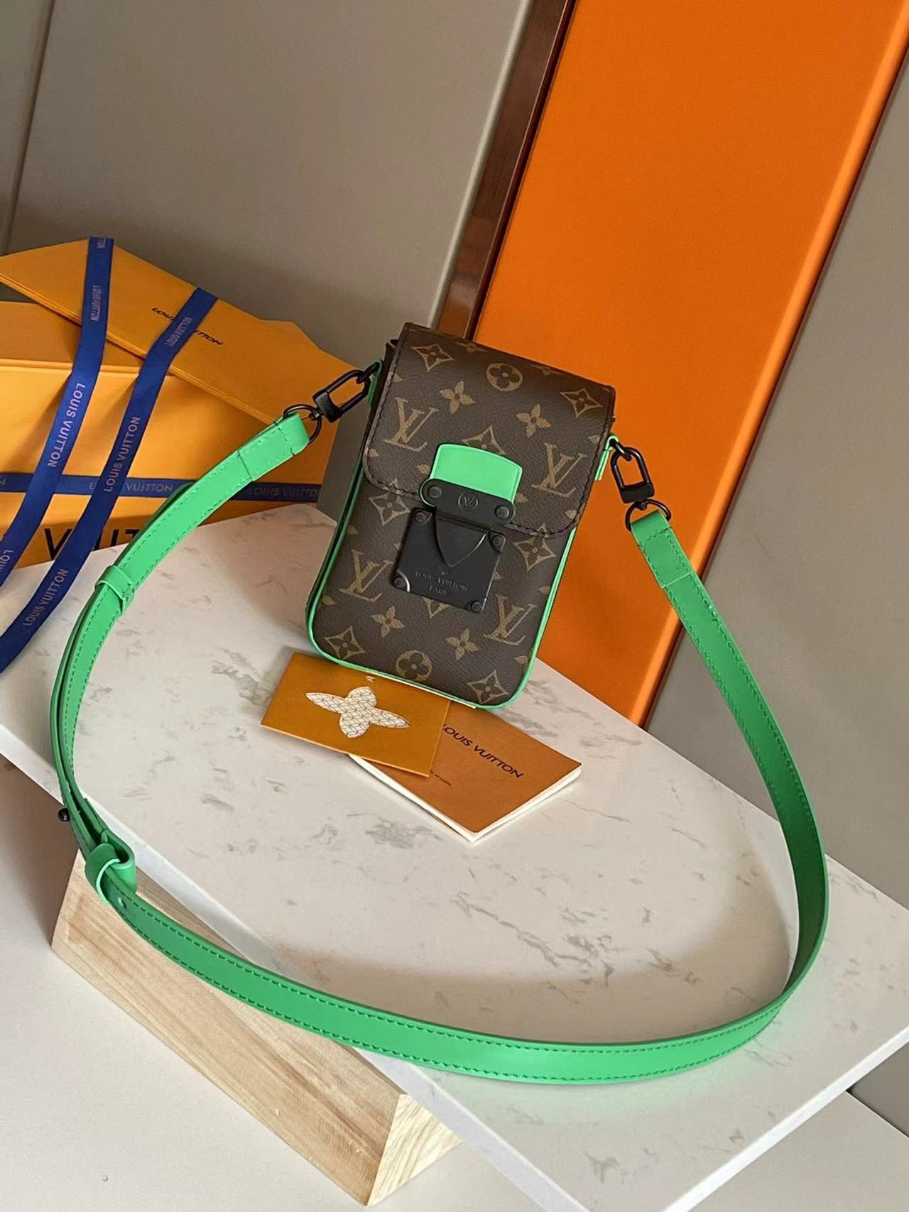 詳細な写真と価格については私に連絡してください