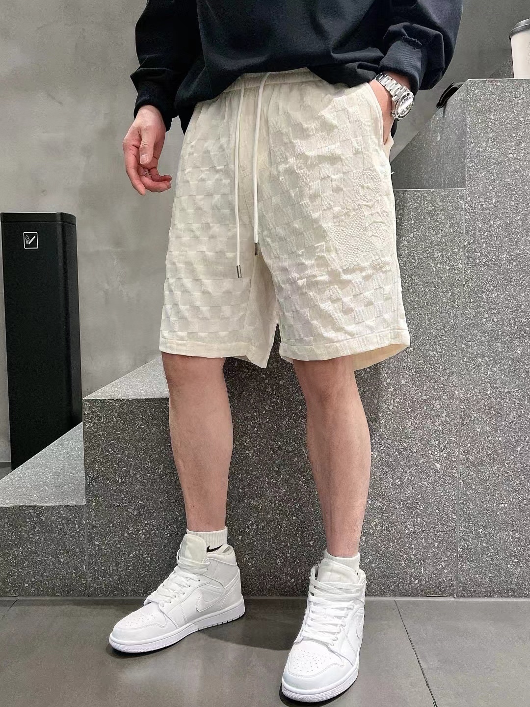 詳細な写真と価格については私に連絡してください。