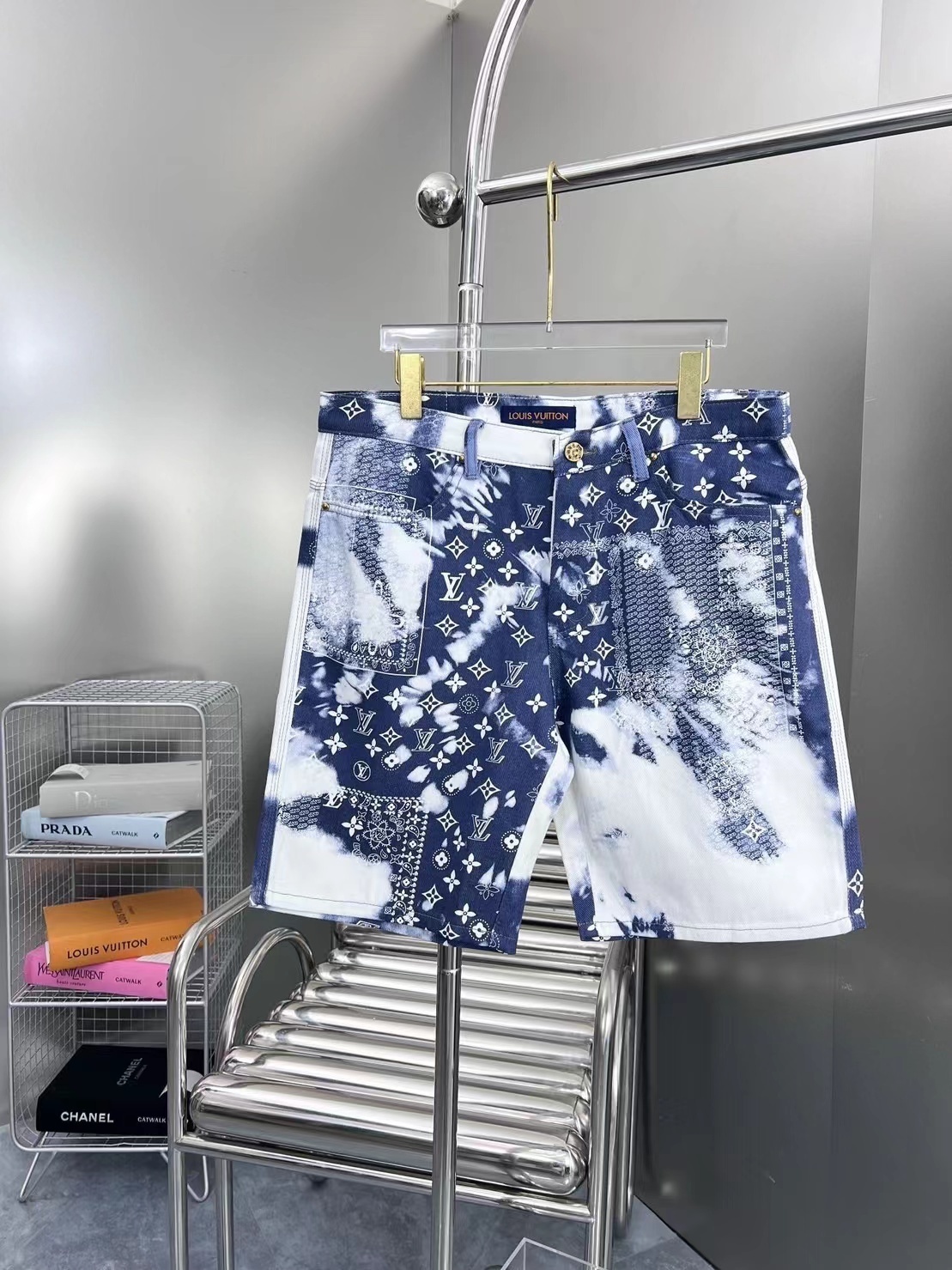 詳細な写真と価格については私に連絡してください。