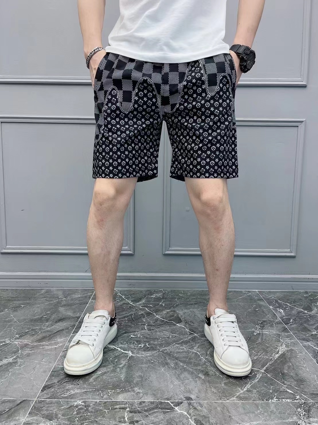 詳細な写真と価格については私に連絡してください。