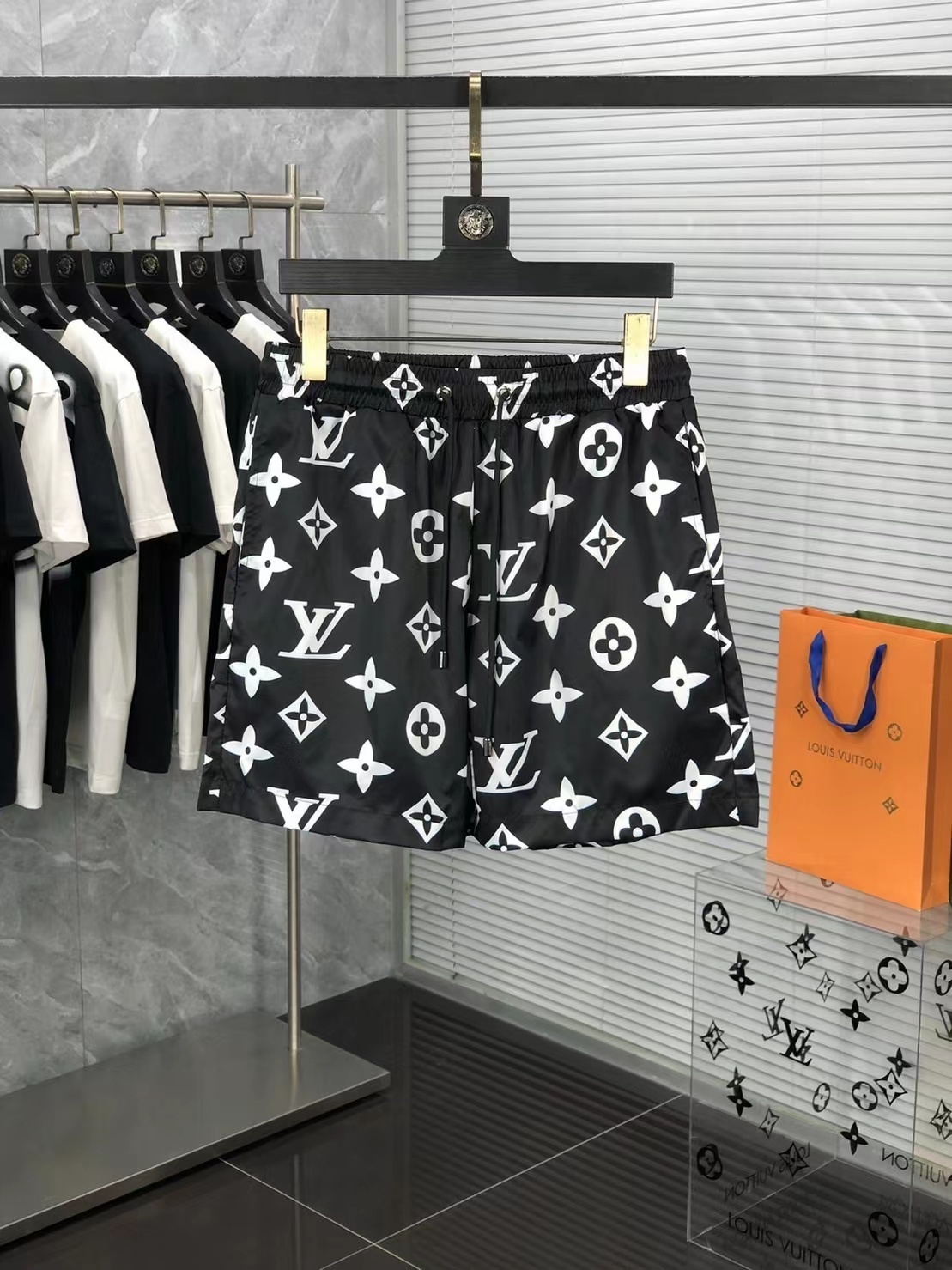 詳細な写真と価格については私に連絡してください。