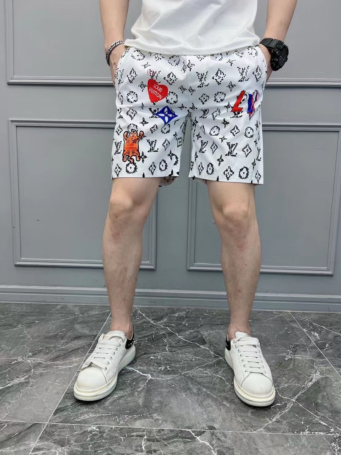 詳細な写真と価格については私に連絡してください。