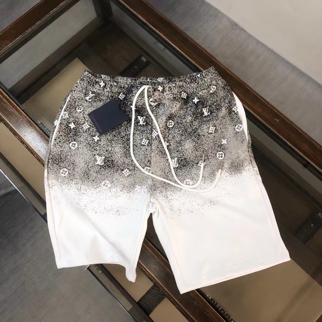 詳細な写真と価格については私に連絡してください。