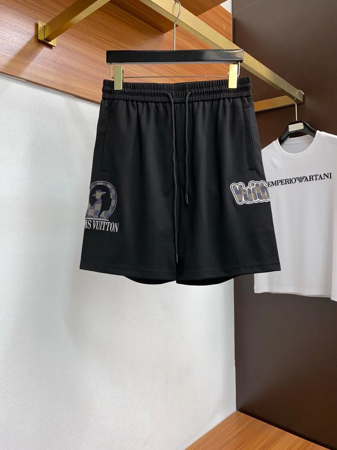 詳細な写真と価格については私に連絡してください。