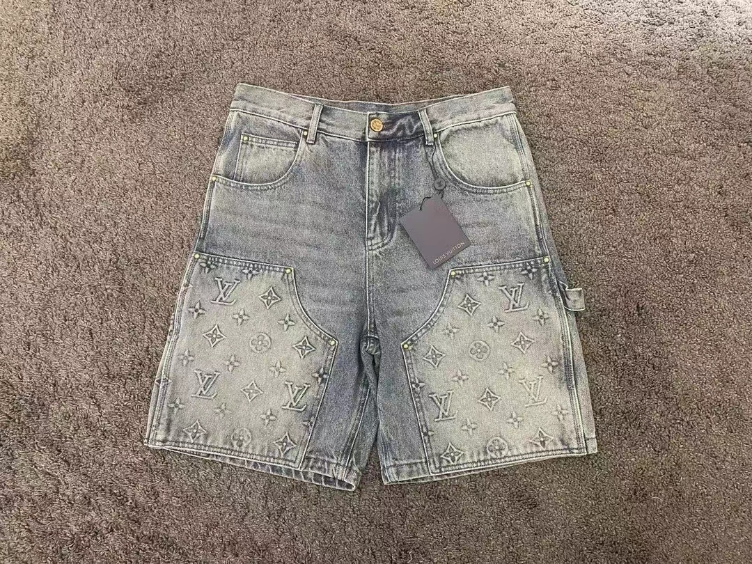 詳細な写真と価格については私に連絡してください。