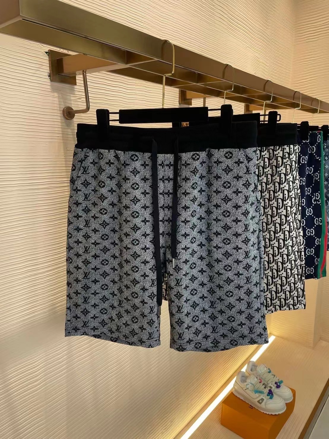 詳細な写真と価格については私に連絡してください。