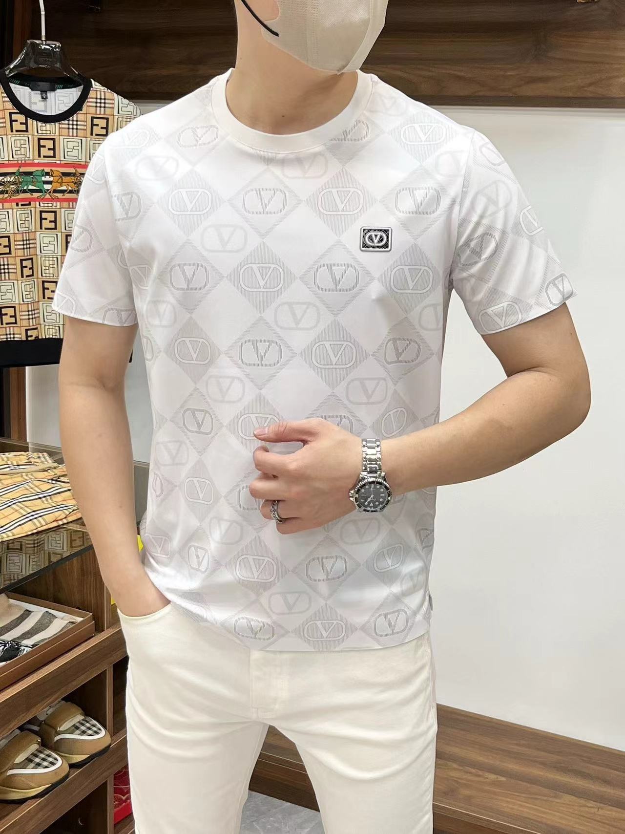 詳細な写真と価格については私に連絡してください。