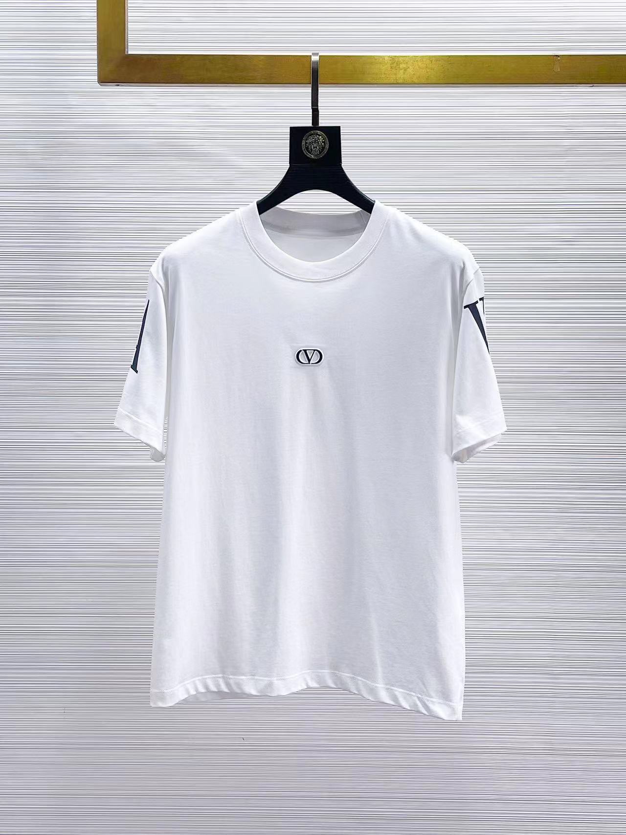 詳細な写真と価格については私に連絡してください。