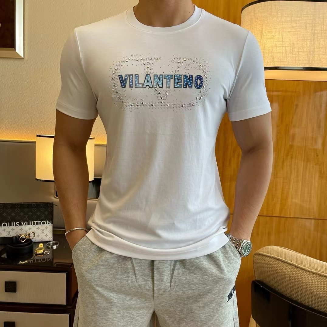 詳細な写真と価格については私に連絡してください。