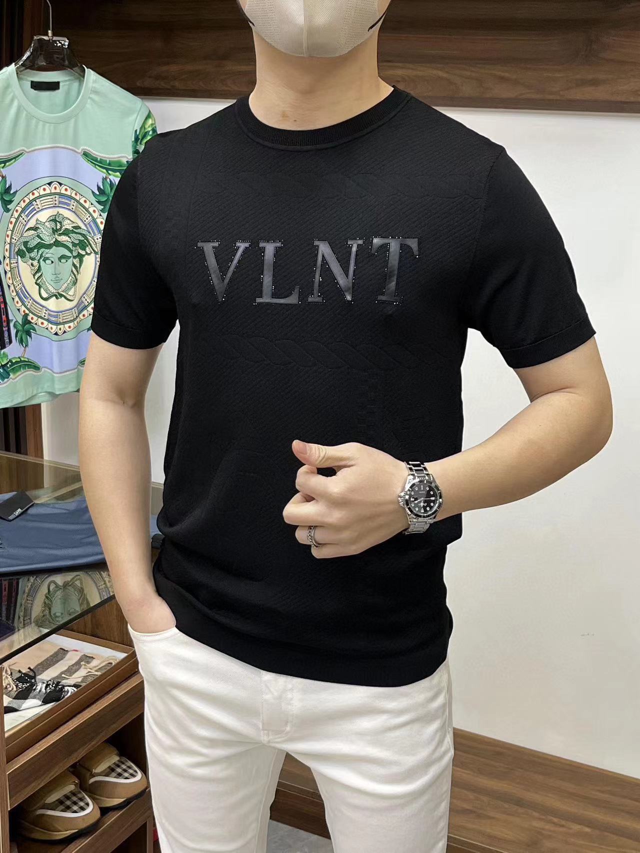 詳細な写真と価格については私に連絡してください。